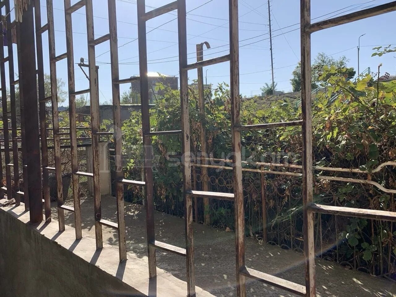 5 Սենյականոց Բնակարան Քարե Շենքում, 104քմ, 1/5 հարկ, Նորմալ Վիճակում