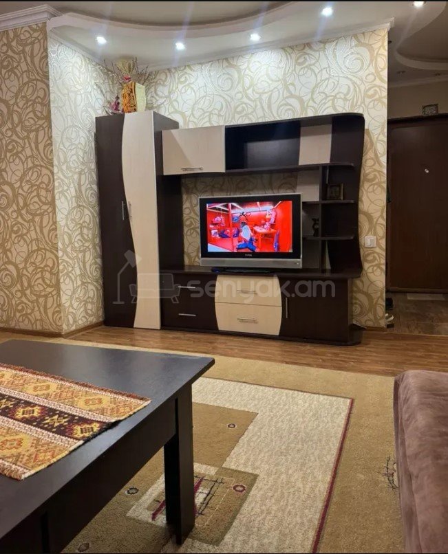 3 Սենյականոց Բնակարան Քարե Շենքում, 60քմ, 3/5 հարկ, Կապիտալ Վերանորոգված, Կահավորված