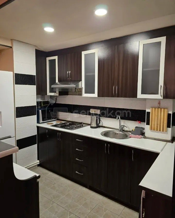 2 Սենյականոց Բնակարան, 43քմ, 1/9 հարկ, Նորմալ Վիճակում