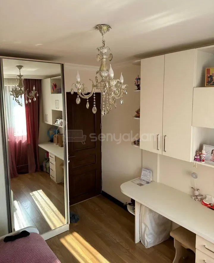 4 Սենյականոց Բնակարան Քարե Շենքում, 93քմ, 3/5 հարկ, Կապիտալ Վերանորոգված