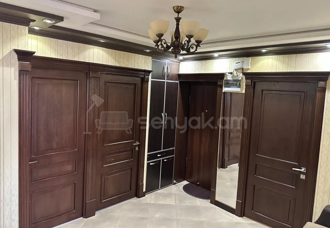 4 Սենյականոց Բնակարան Քարե Շենքում, 93քմ, 3/5 հարկ, Կապիտալ Վերանորոգված