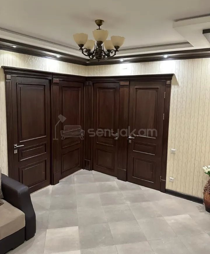 4 Սենյականոց Բնակարան Քարե Շենքում, 93քմ, 3/5 հարկ, Կապիտալ Վերանորոգված