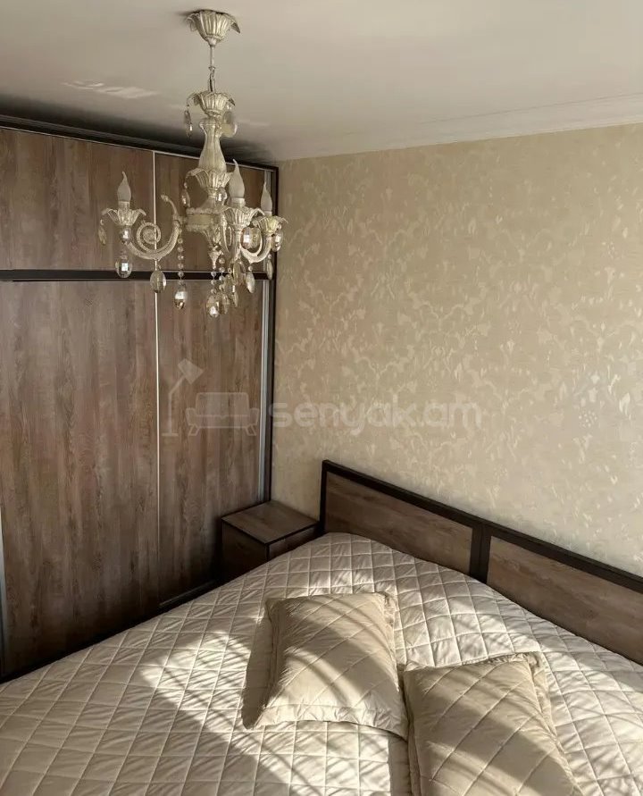 4 Սենյականոց Բնակարան Քարե Շենքում, 93քմ, 3/5 հարկ, Կապիտալ Վերանորոգված