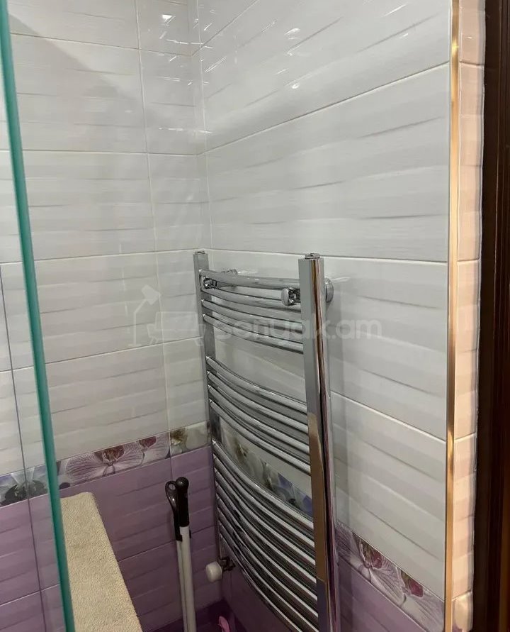 4 Սենյականոց Բնակարան Քարե Շենքում, 93քմ, 3/5 հարկ, Կապիտալ Վերանորոգված