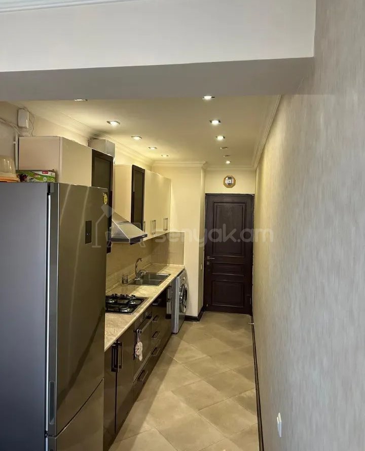 4 Սենյականոց Բնակարան Քարե Շենքում, 93քմ, 3/5 հարկ, Կապիտալ Վերանորոգված