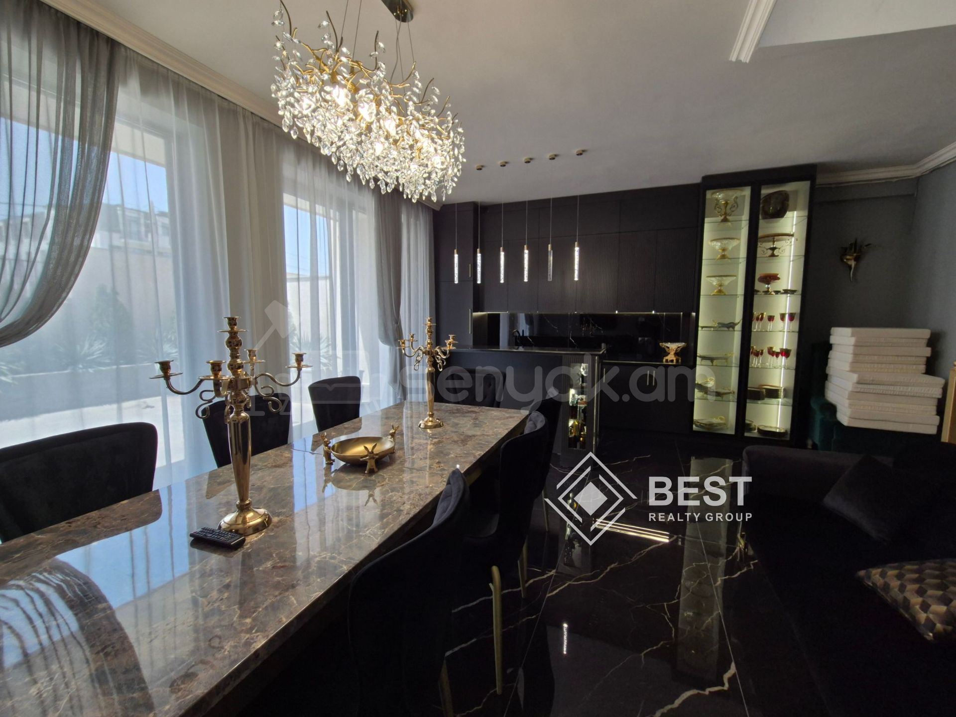 7 Սենյականոց Առանձնատուն, 288քմ, Ավտոտնակով