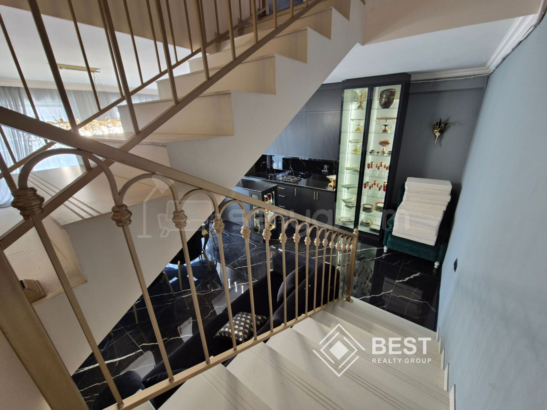 7 Սենյականոց Առանձնատուն, 288քմ, Ավտոտնակով