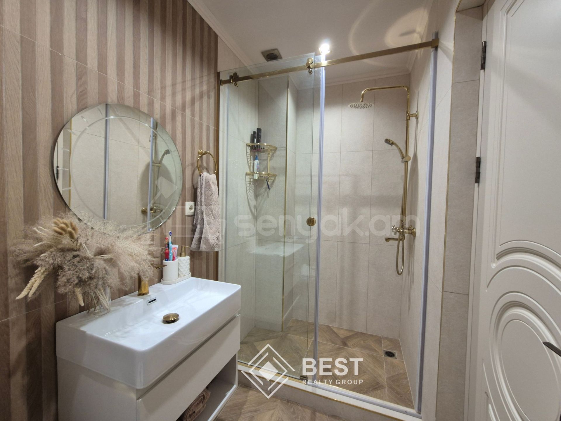 7 Սենյականոց Առանձնատուն, 288քմ, Ավտոտնակով