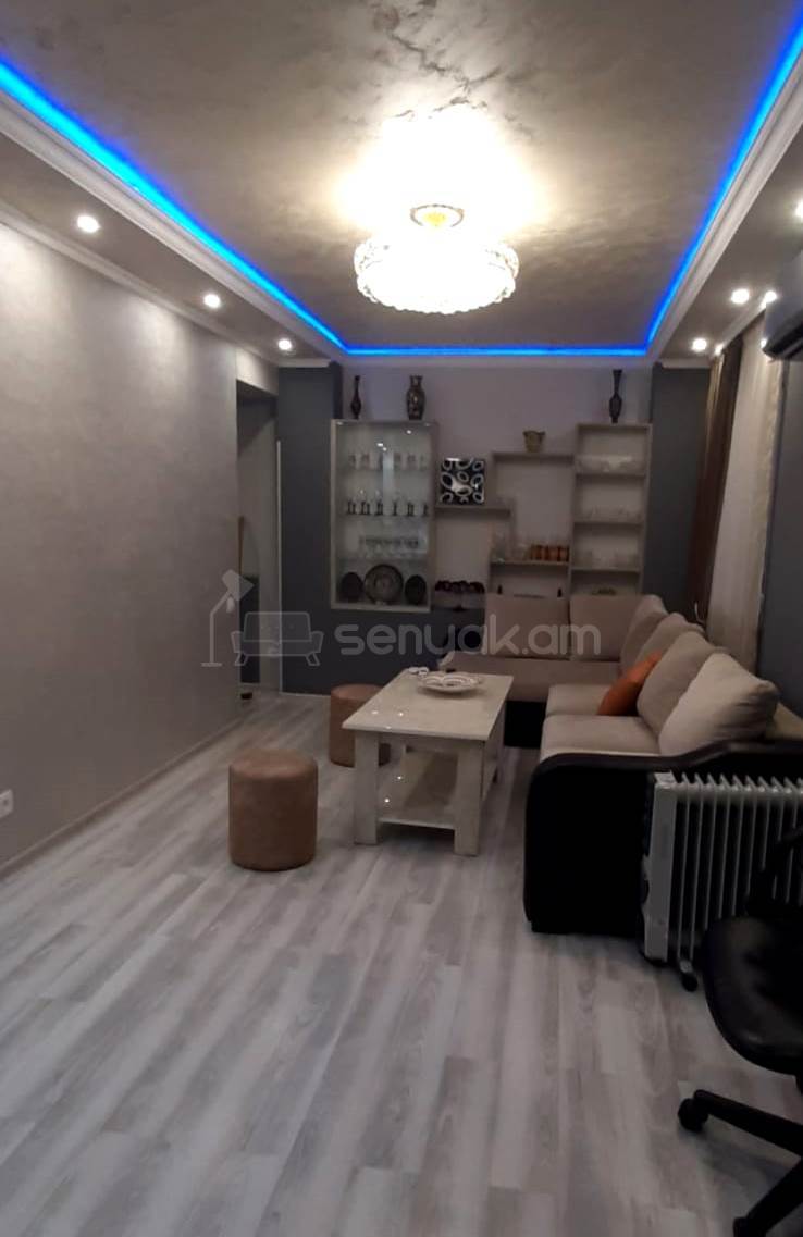 2 Սենյականոց Բնակարան Քարե Շենքում, 40քմ, 5/5 հարկ, Կապիտալ Վերանորոգված