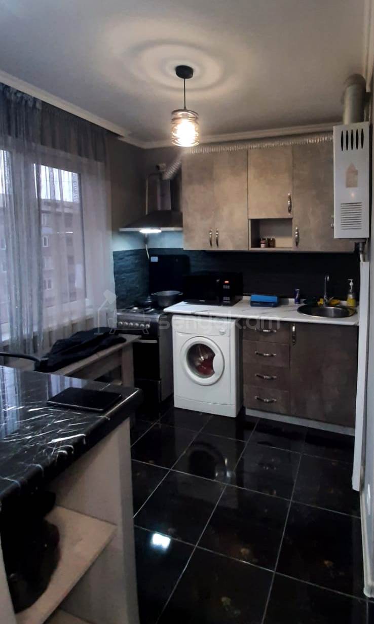 2 Սենյականոց Բնակարան Քարե Շենքում, 40քմ, 5/5 հարկ, Կապիտալ Վերանորոգված