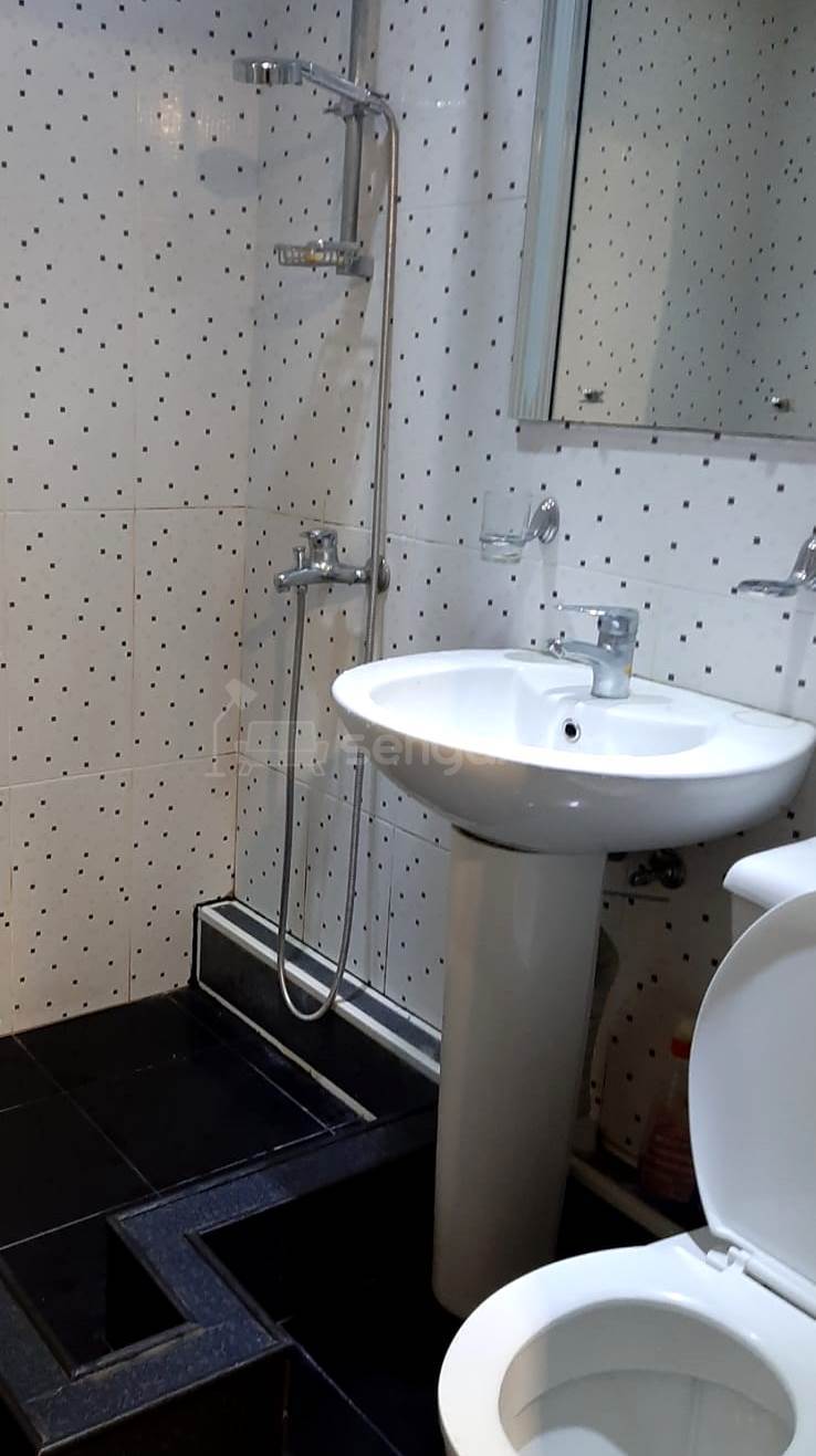 2 Սենյականոց Բնակարան Քարե Շենքում, 40քմ, 5/5 հարկ, Կապիտալ Վերանորոգված