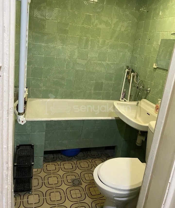 2 Սենյականոց Բնակարան Քարե Շենքում, 58քմ, 3/9 հարկ, Նորմալ Վիճակում, Կահավորված, Արևկող