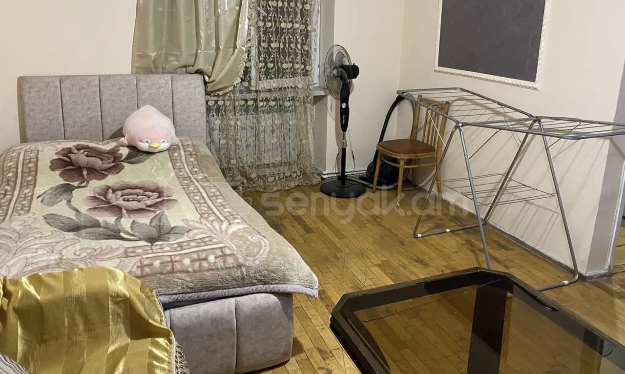 2 Սենյականոց Բնակարան Քարե Շենքում, 58քմ, 3/9 հարկ, Նորմալ Վիճակում, Կահավորված, Արևկող