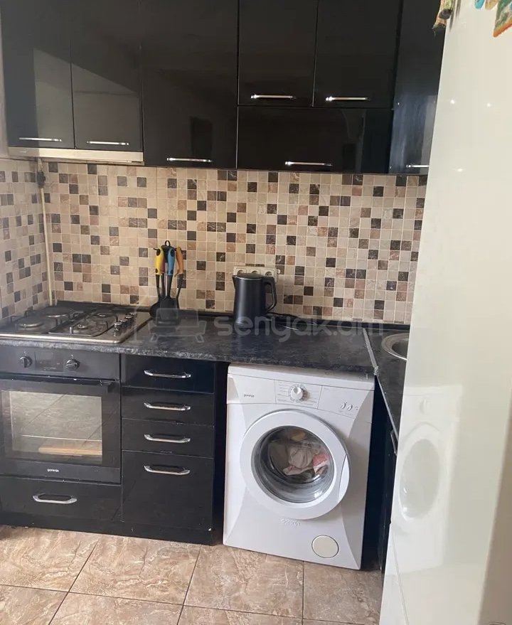 2 Սենյականոց Բնակարան Քարե Շենքում, 56քմ, 3/5 հարկ, Կապիտալ Վերանորոգված, Կահավորված