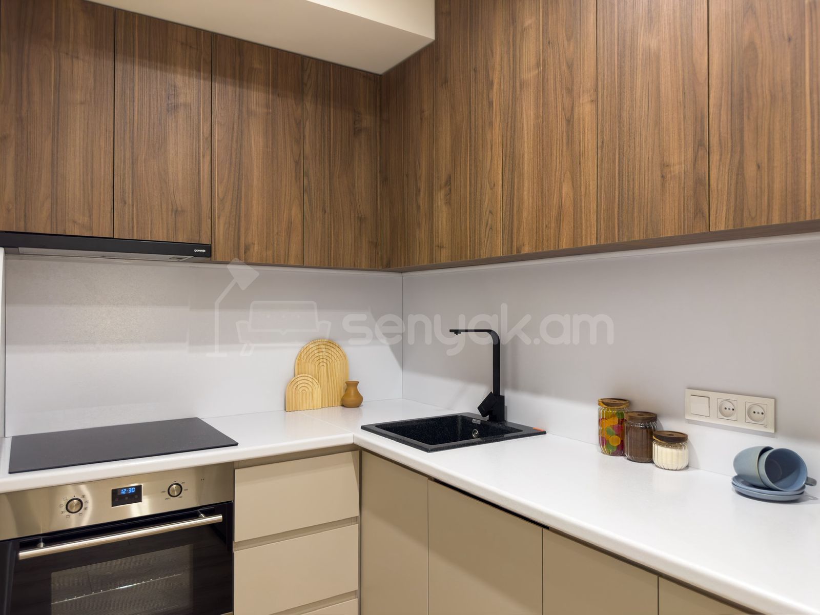 2 Սենյականոց Բնակարան, 52քմ, 4/9 հարկ, Դիզայներական Վերանորոգված, Կահավորված, Արևկող