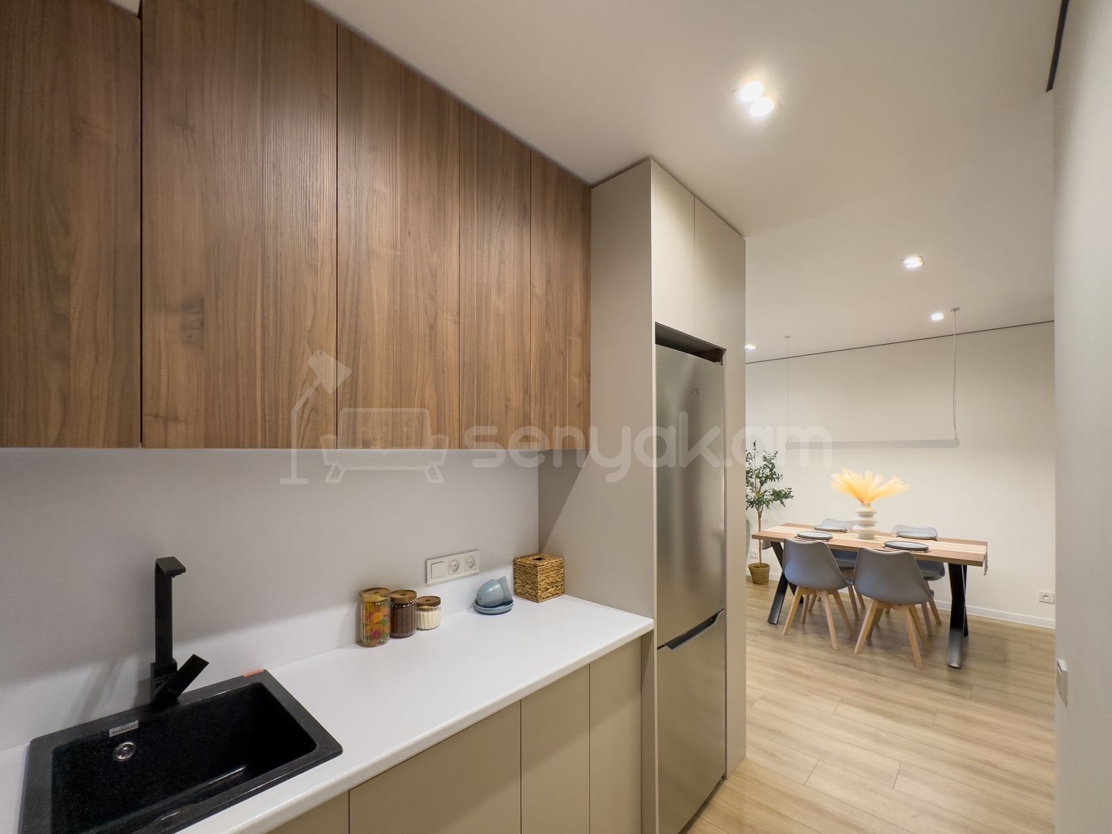 2 Սենյականոց Բնակարան, 52քմ, 4/9 հարկ, Դիզայներական Վերանորոգված, Կահավորված, Արևկող