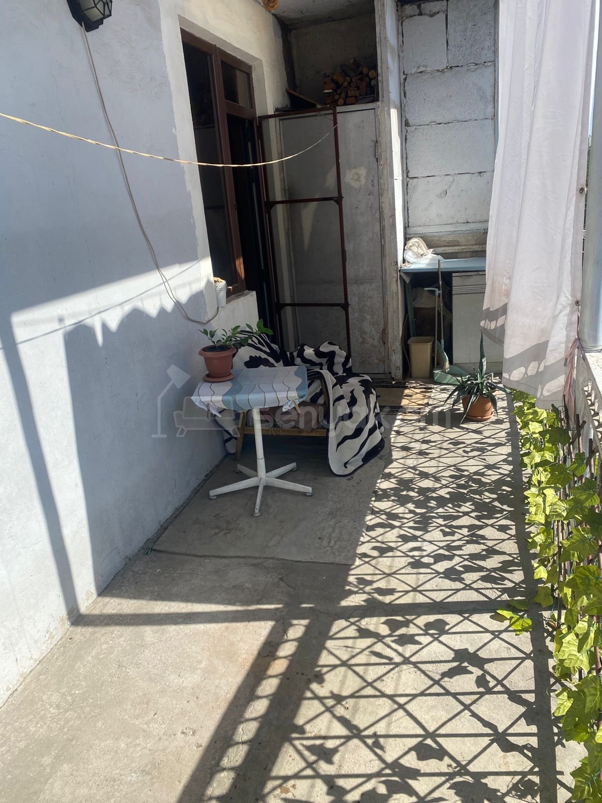 3 Սենյականոց Բնակարան Քարե Շենքում, 105քմ, 3/5 հարկ, Նորմալ Վիճակում