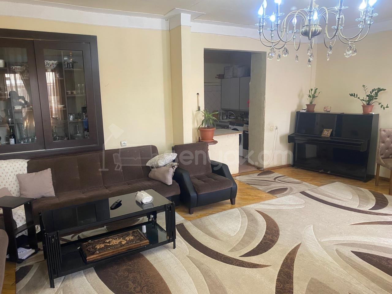 3 Սենյականոց Բնակարան Քարե Շենքում, 105քմ, 3/5 հարկ, Նորմալ Վիճակում