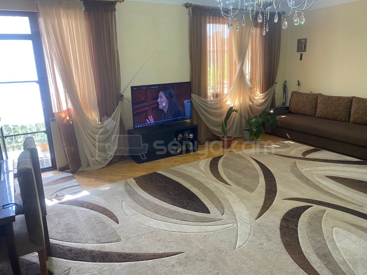 3 Սենյականոց Բնակարան Քարե Շենքում, 105քմ, 3/5 հարկ, Նորմալ Վիճակում