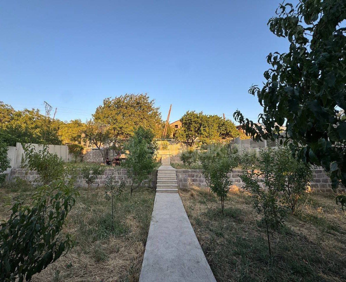 2 Սենյականոց Ամառանոց, 85քմ, Լողավազանով