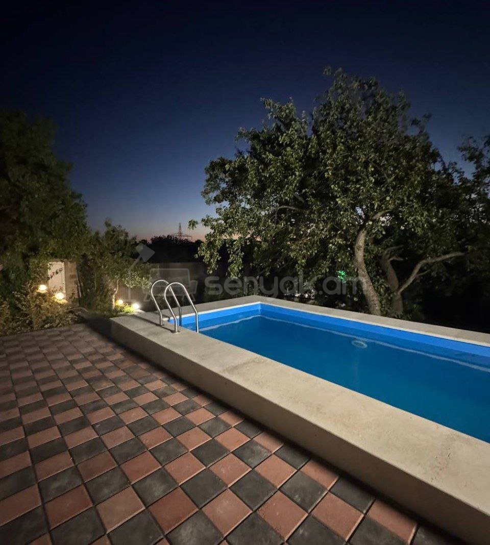 2 Սենյականոց Ամառանոց, 85քմ, Լողավազանով