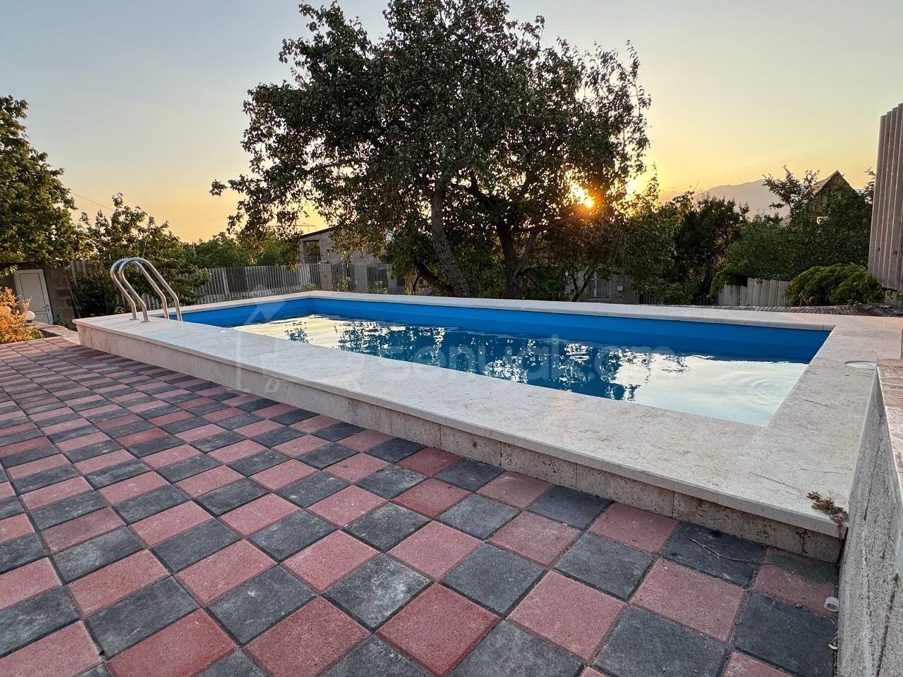 2 Սենյականոց Ամառանոց, 85քմ, Լողավազանով