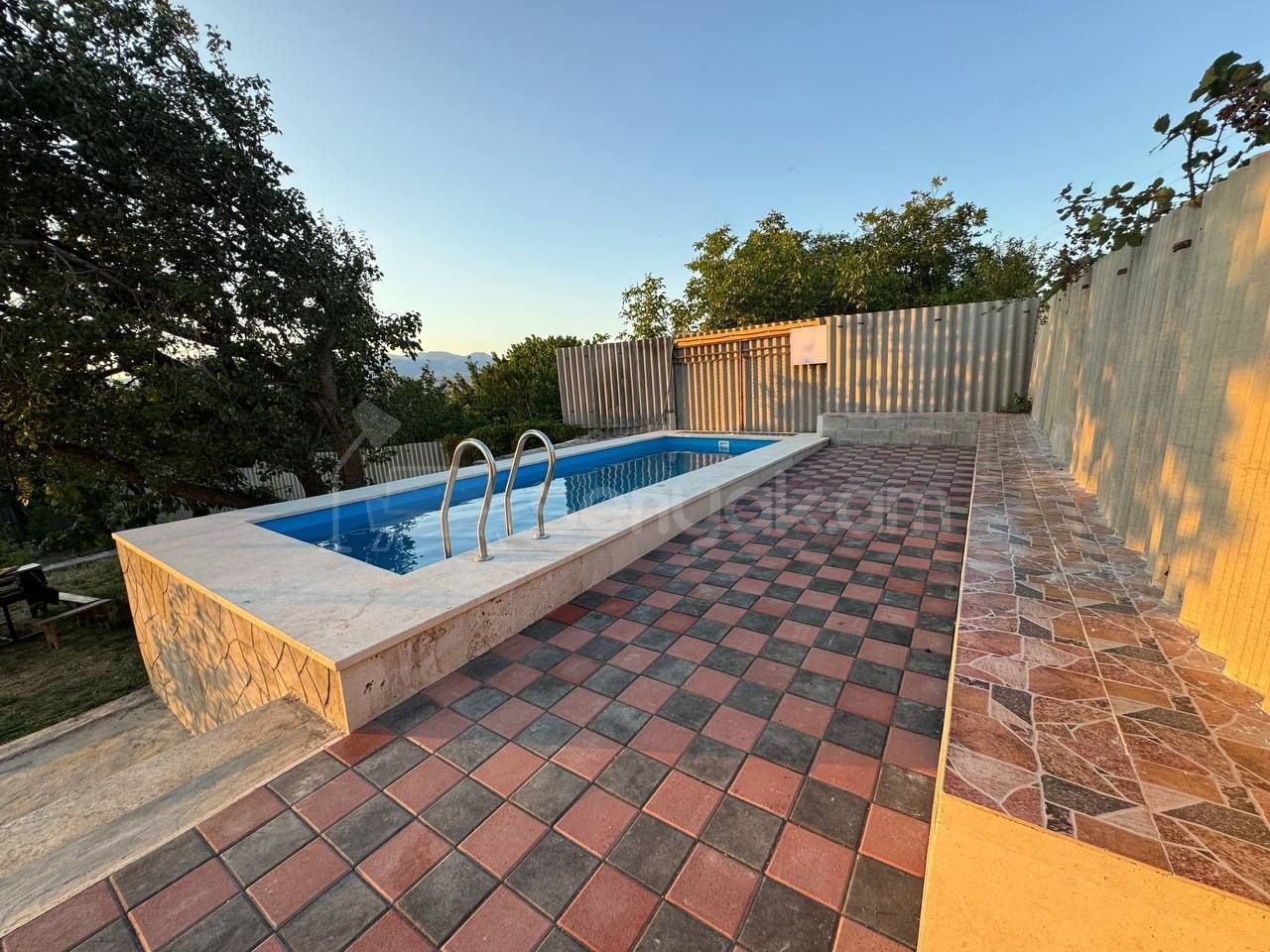 2 Սենյականոց Ամառանոց, 85քմ, Լողավազանով