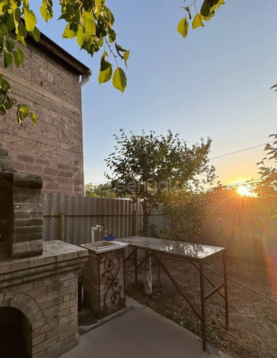 2 Սենյականոց Ամառանոց, 85քմ, Լողավազանով