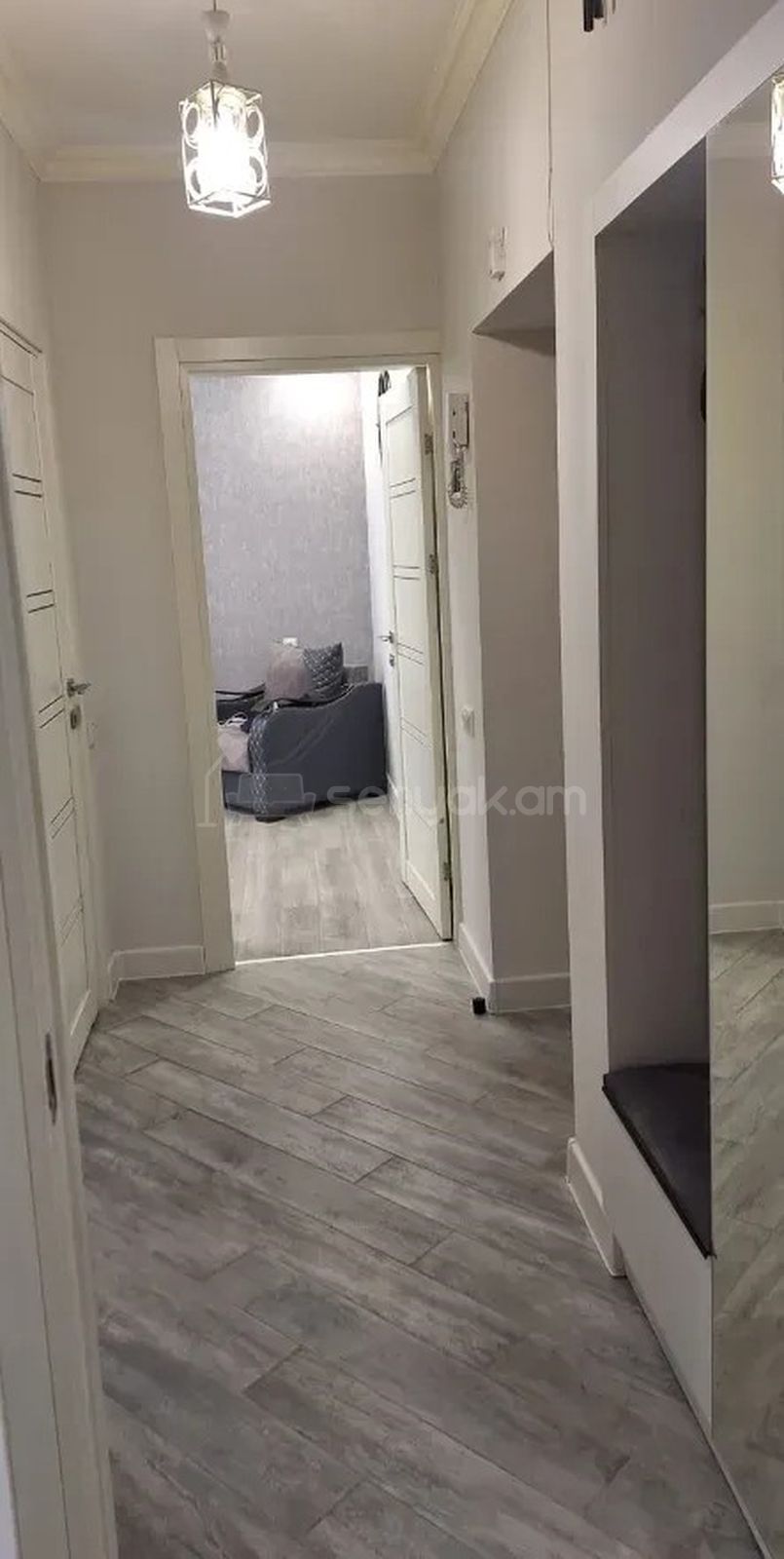 3 Սենյականոց Բնակարան Քարե Շենքում, 64քմ, 5/5 հարկ, Կապիտալ Վերանորոգված