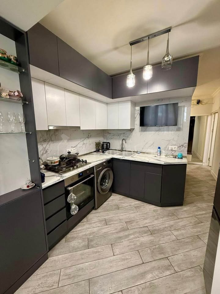 3 Սենյականոց Բնակարան Քարե Շենքում, 64քմ, 5/5 հարկ, Կապիտալ Վերանորոգված