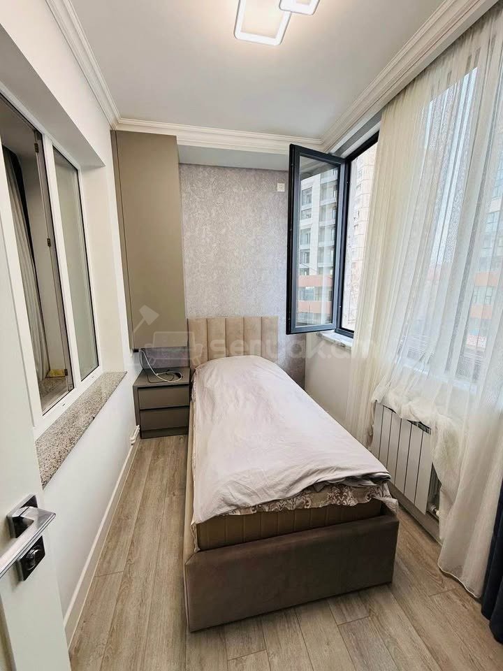 3 Սենյականոց Բնակարան Քարե Շենքում, 64քմ, 5/5 հարկ, Կապիտալ Վերանորոգված