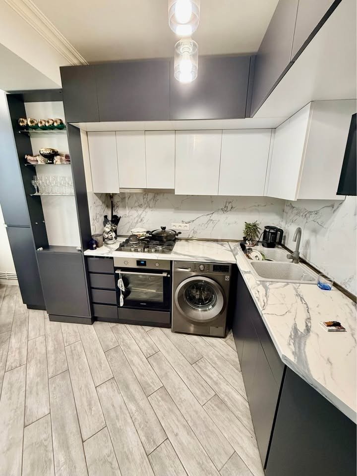 3 Սենյականոց Բնակարան Քարե Շենքում, 64քմ, 5/5 հարկ, Կապիտալ Վերանորոգված