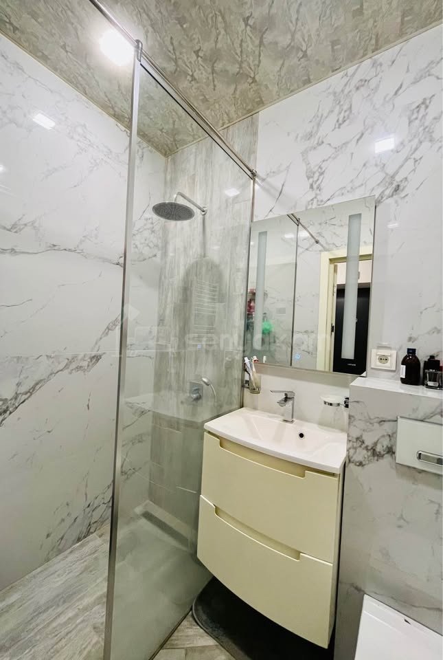 3 Սենյականոց Բնակարան Քարե Շենքում, 64քմ, 5/5 հարկ, Կապիտալ Վերանորոգված