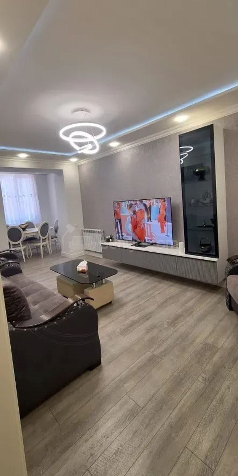 3 Սենյականոց Բնակարան Քարե Շենքում, 64քմ, 5/5 հարկ, Կապիտալ Վերանորոգված