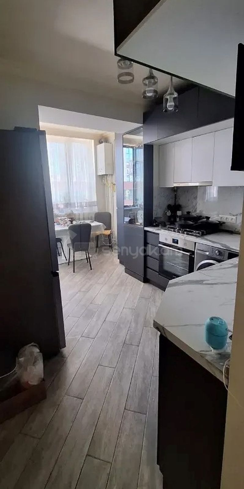 3 Սենյականոց Բնակարան Քարե Շենքում, 64քմ, 5/5 հարկ, Կապիտալ Վերանորոգված