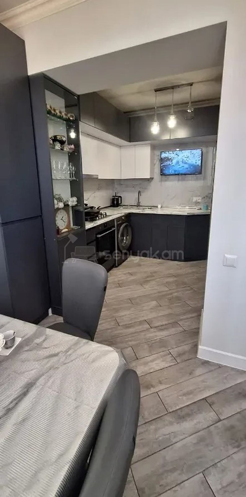 3 Սենյականոց Բնակարան Քարե Շենքում, 64քմ, 5/5 հարկ, Կապիտալ Վերանորոգված