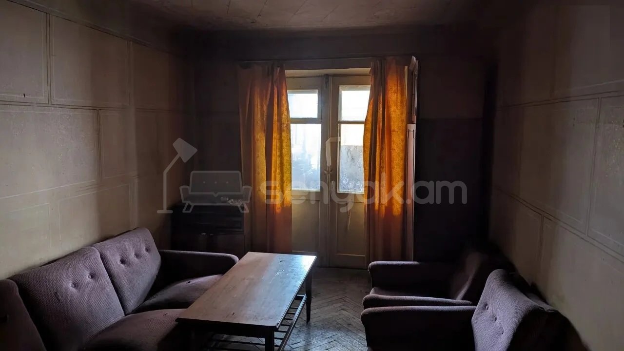 3 Սենյականոց Բնակարան Քարե Շենքում, 68քմ, 1/5 հարկ, Պետական Վիճակում