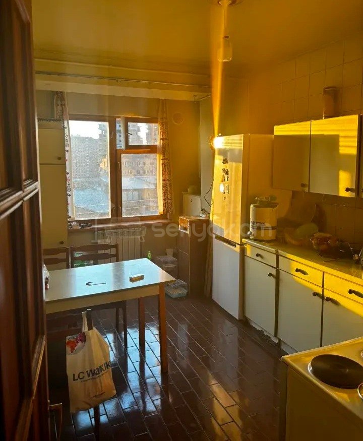 3 Սենյականոց Բնակարան, 83քմ, 5/14 հարկ, Նորմալ Վիճակում