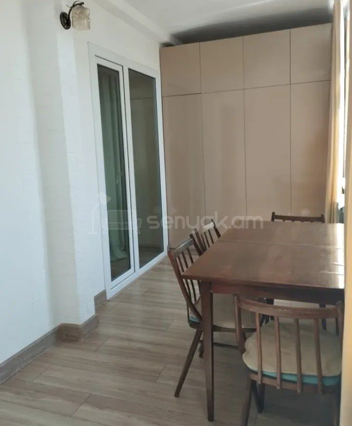 3 Սենյականոց Բնակարան Քարե Շենքում, 67քմ, 4/5 հարկ, Կապիտալ Վերանորոգված