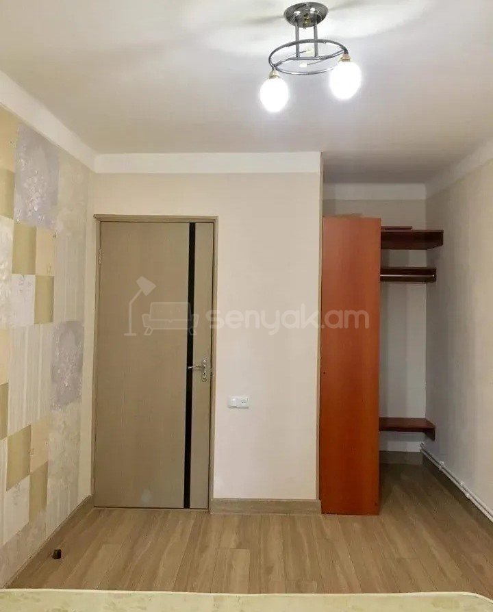 3 Սենյականոց Բնակարան Քարե Շենքում, 67քմ, 4/5 հարկ, Կապիտալ Վերանորոգված