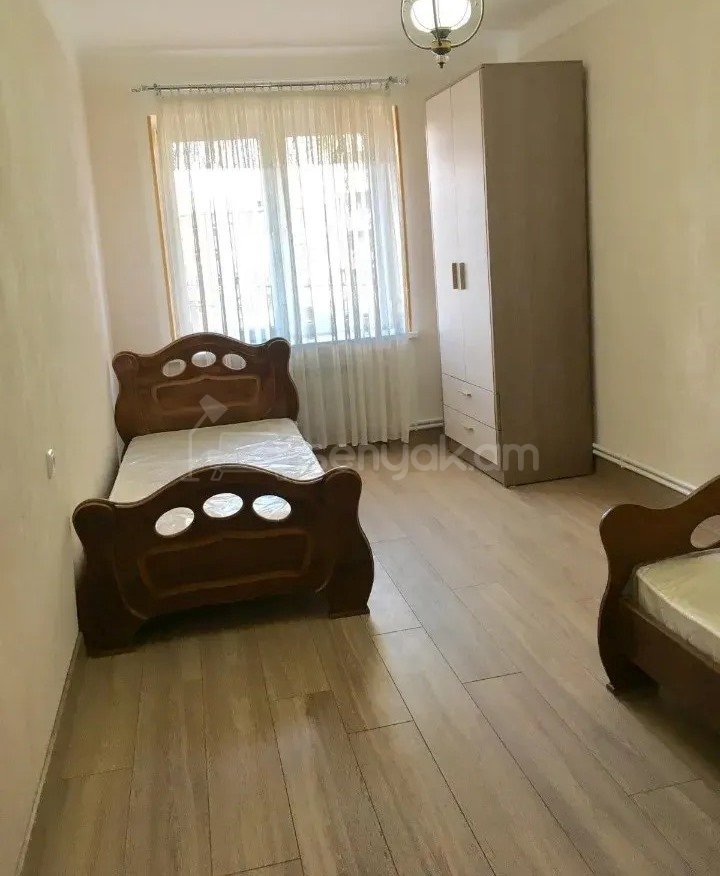 3 Սենյականոց Բնակարան Քարե Շենքում, 67քմ, 4/5 հարկ, Կապիտալ Վերանորոգված