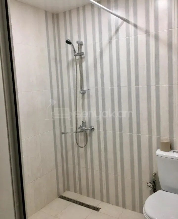 3 Սենյականոց Բնակարան Քարե Շենքում, 67քմ, 4/5 հարկ, Կապիտալ Վերանորոգված