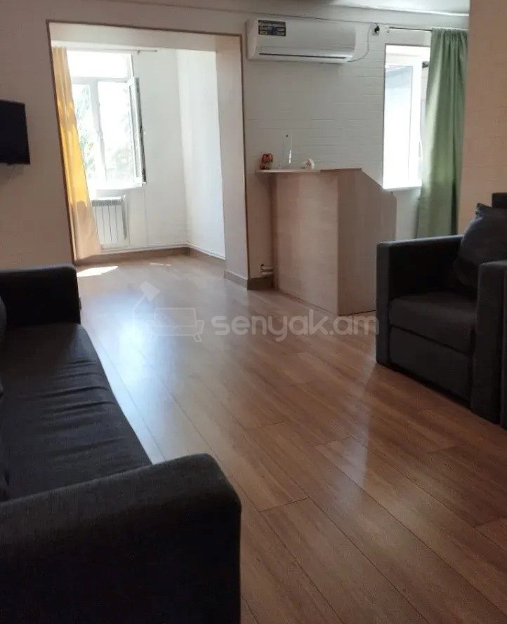 3 Սենյականոց Բնակարան Քարե Շենքում, 67քմ, 4/5 հարկ, Կապիտալ Վերանորոգված