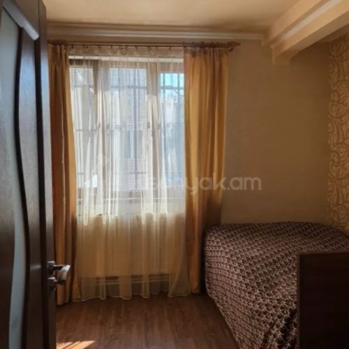 3 Սենյականոց Բնակարան Քարե Շենքում, 60քմ, 3/5 հարկ, Կոսմետիկ Վերանորոգված, Կահավորված, Արևկող