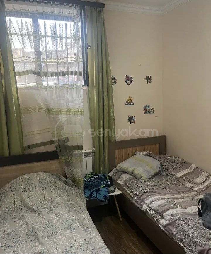 3 Սենյականոց Բնակարան Քարե Շենքում, 80քմ, 1/1 հարկ, Նորմալ Վիճակում, Կահավորված