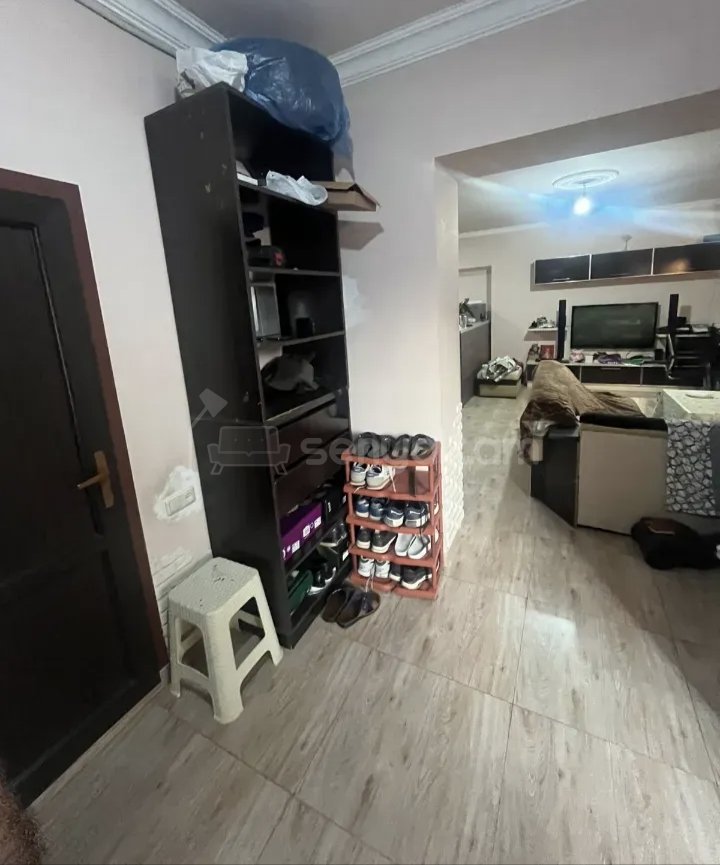 3 Սենյականոց Բնակարան Քարե Շենքում, 80քմ, 1/1 հարկ, Նորմալ Վիճակում, Կահավորված