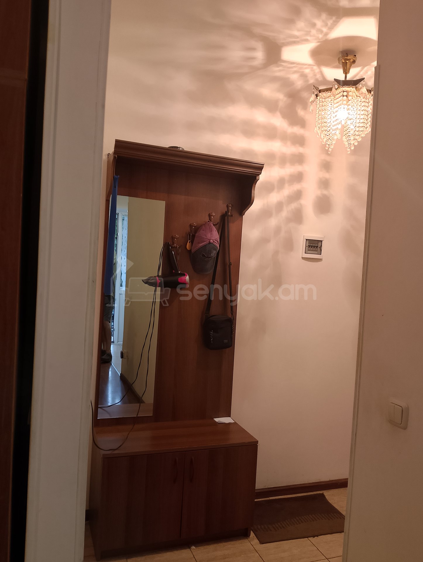 1 Սենյականոց Բնակարան Քարե Շենքում, 32քմ, 2/5 հարկ, Նորմալ Վիճակում, Կահավորված, Արևկող