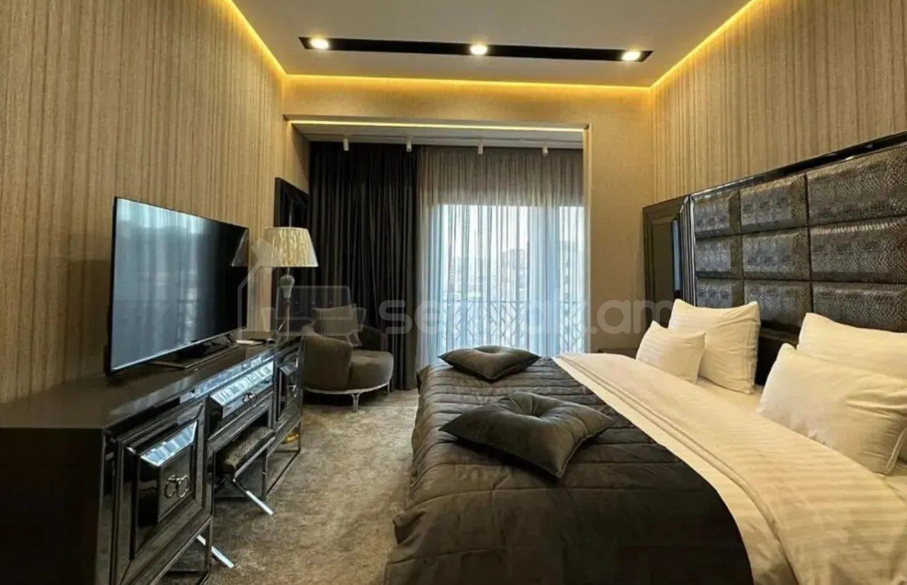 4 Սենյականոց Բնակարան, 180քմ, 11/11 հարկ, Դիզայներական Վերանորոգված, Կահավորված, Արևկող