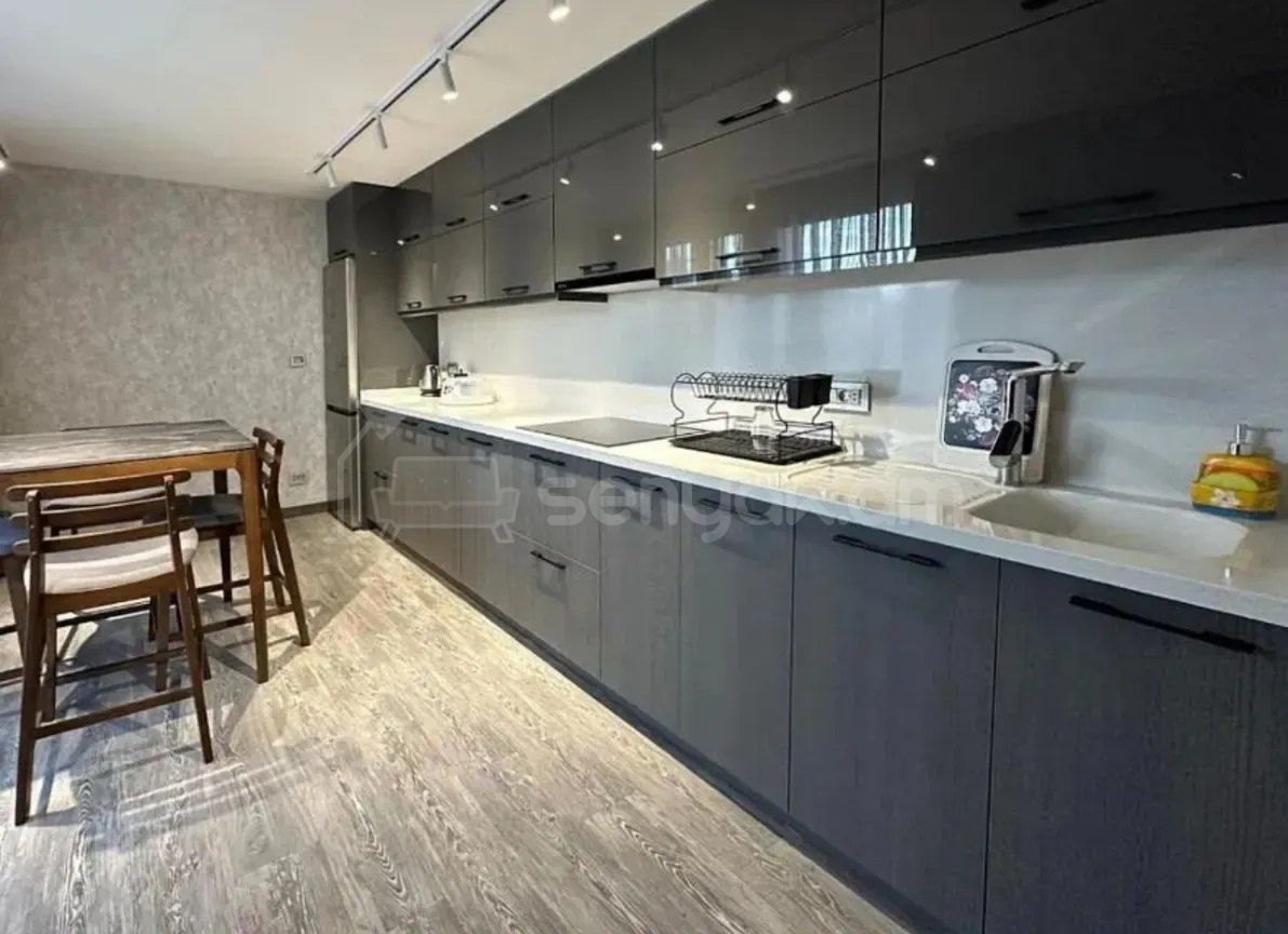 4 Սենյականոց Բնակարան, 180քմ, 11/11 հարկ, Դիզայներական Վերանորոգված, Կահավորված, Արևկող