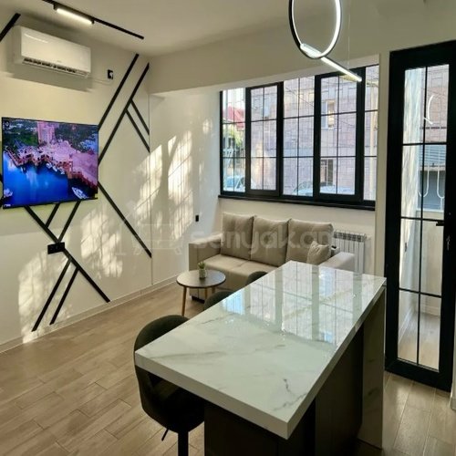 2 Սենյականոց Բնակարան Քարե Շենքում, 50քմ, 1/5 հարկ, Կապիտալ Վերանորոգված